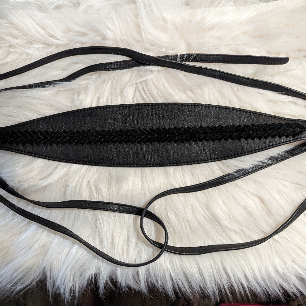 ZapaParis black leather wrap belt.